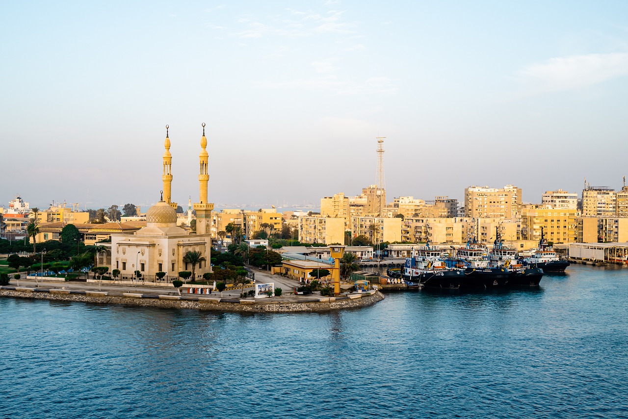 When will cargo transportation through the Suez Canal resume?